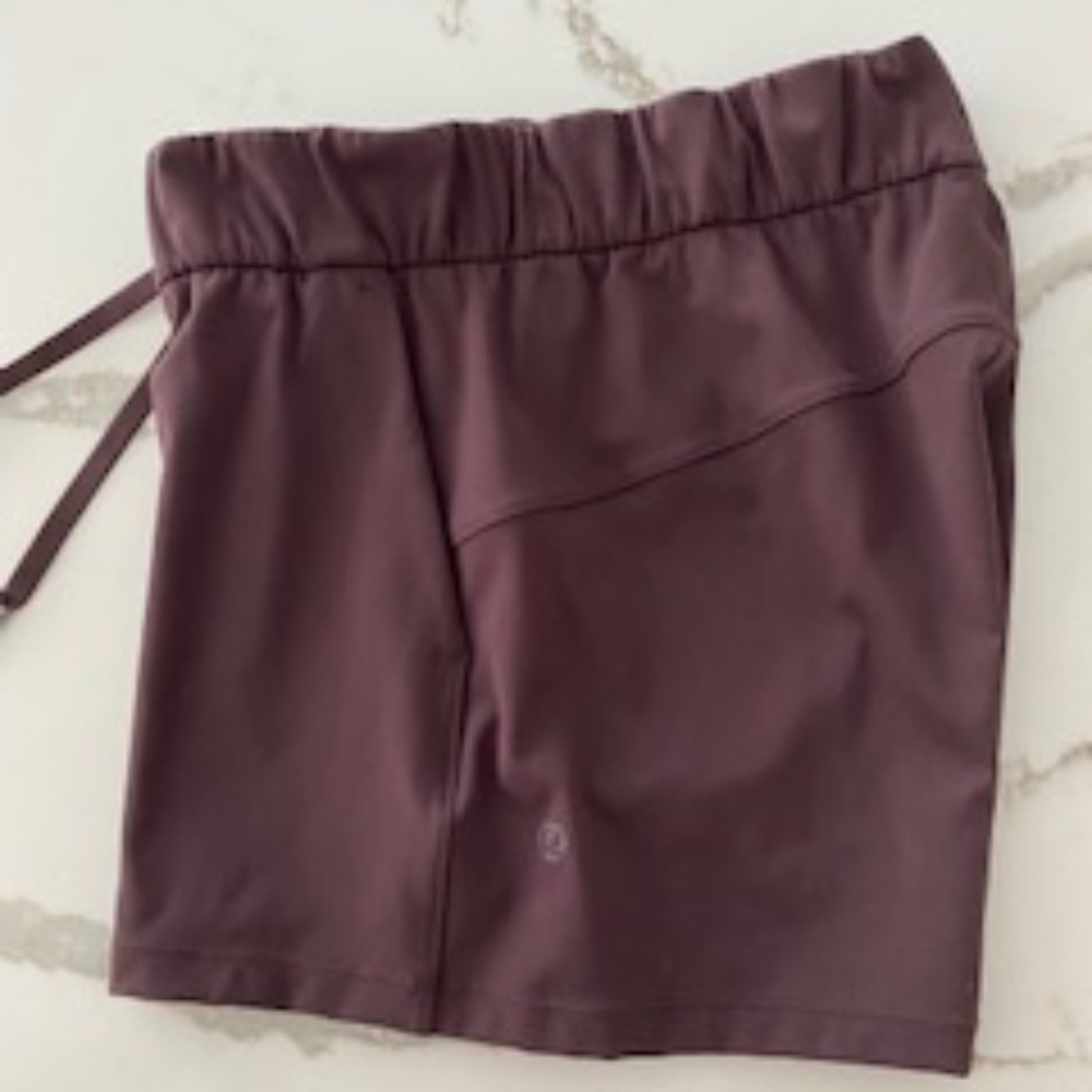Lululemon short black cherry 6